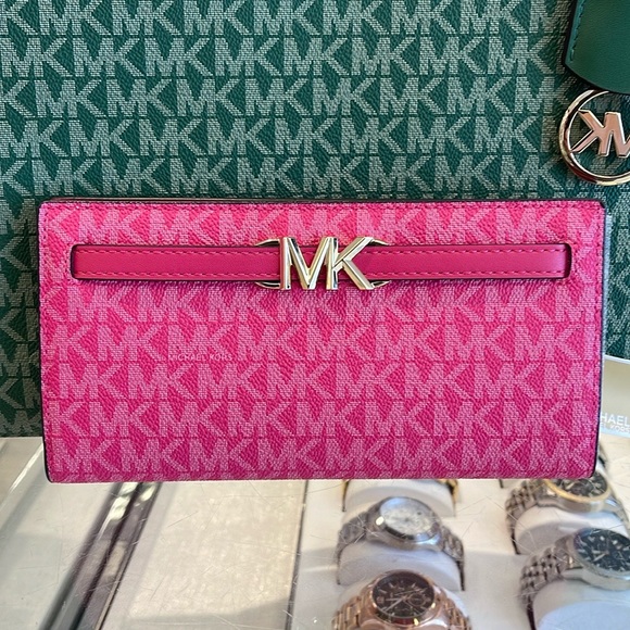 MICHAEL KORS
Reed Large Snap Signature Wallet
Electric Pink 
NWT - Picture 16 of 16